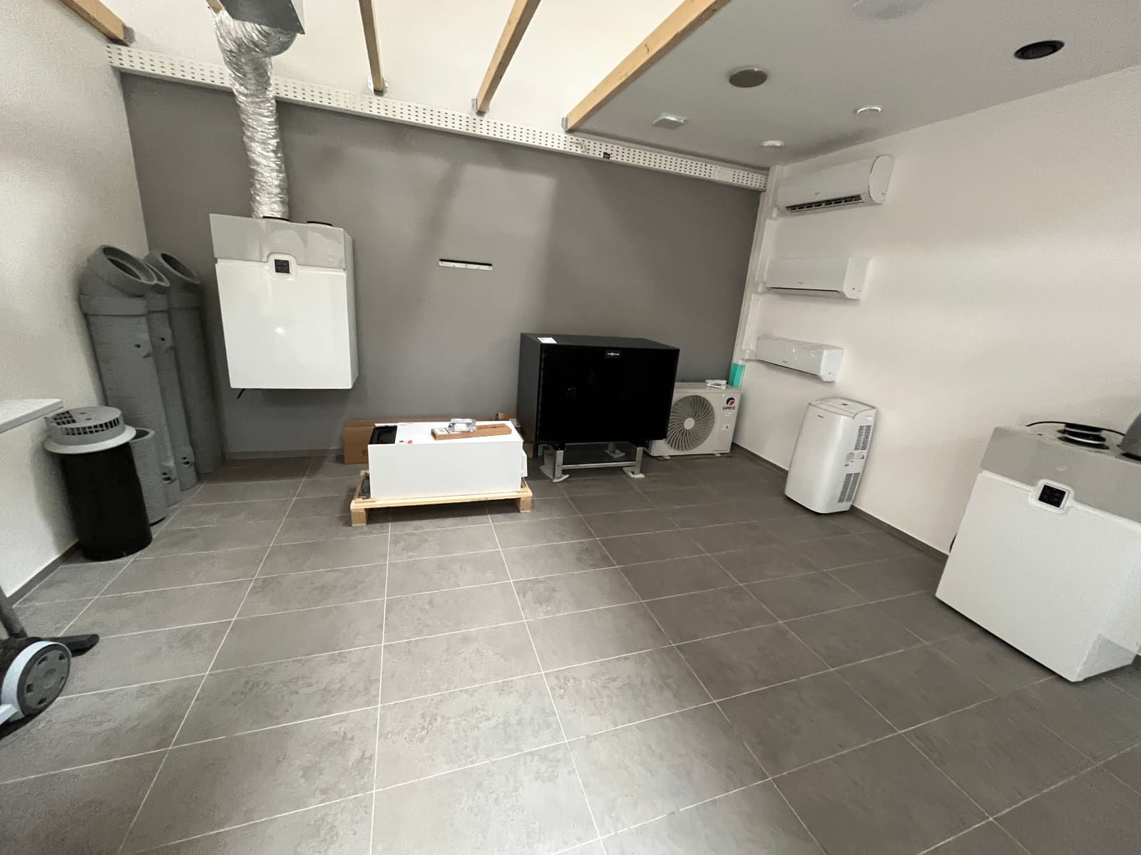 Showroom NANTO Odry - tepelná čerpadla, klimatizace a rekuperační jednotky k prohlédnutí
