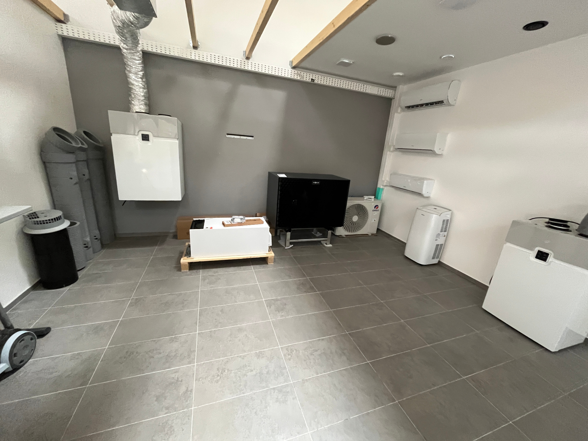 Showroom NANTO Odry - tepelná čerpadla, klimatizace a rekuperační jednotky k prohlédnutí