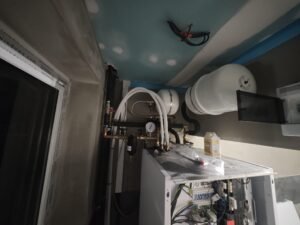 pohled na tepelné čerpadlo v rodinném domě v Karviné