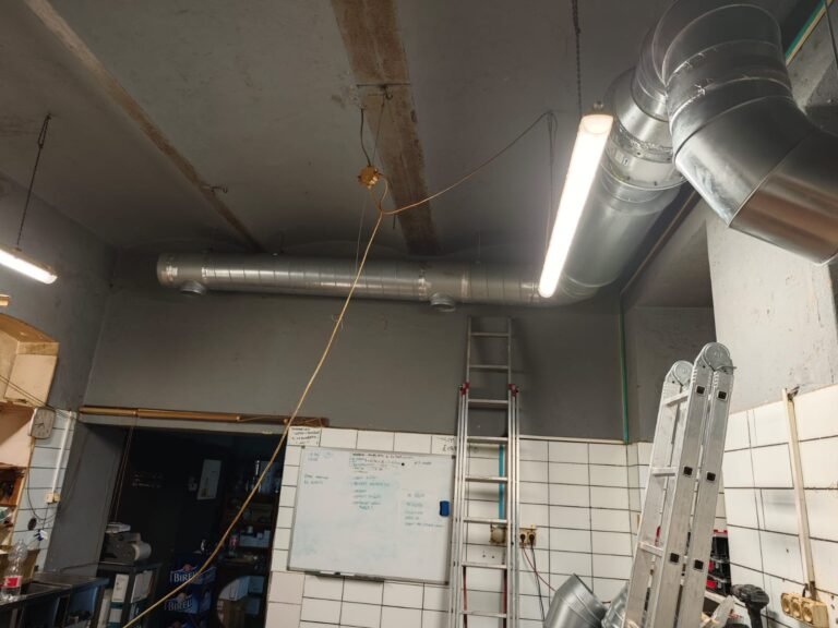 vzduchotechnika v kuchyni restaurace