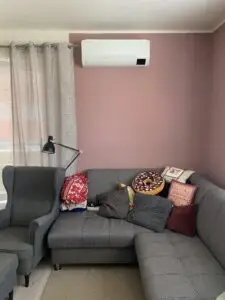 ukázka namontované klimatizační jednotky uvnitř bytu