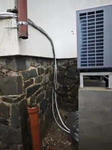 pohled na tepelné čerpadlo z boku